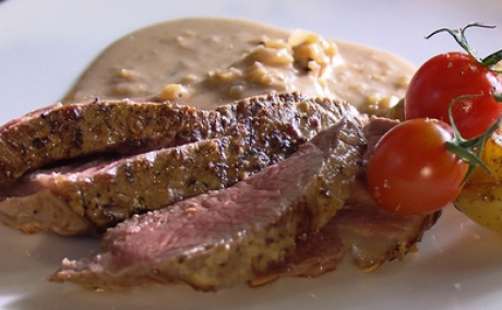 Côte à l'os met mosterdsaus